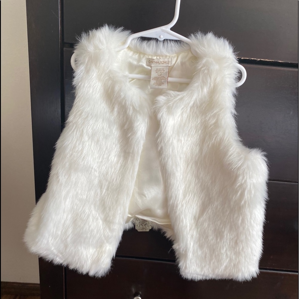 Girls Cynthia Rowley NWOT White Faux Fur Vest Sz7
